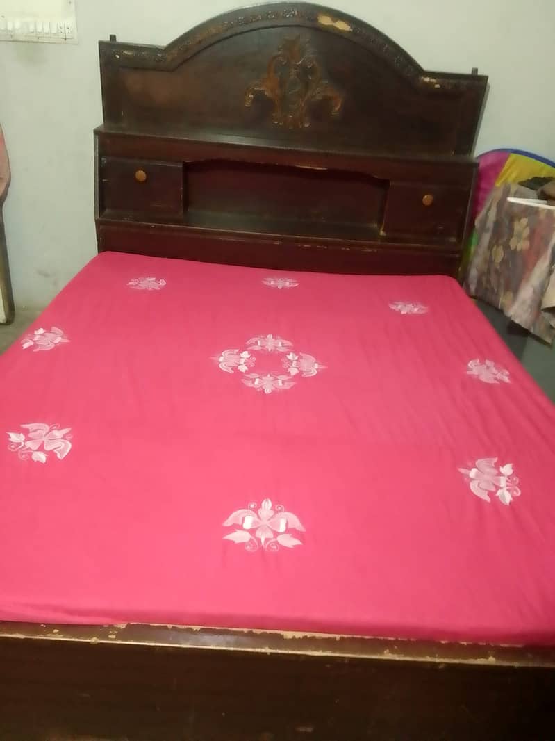 Wodden bed for sale 3