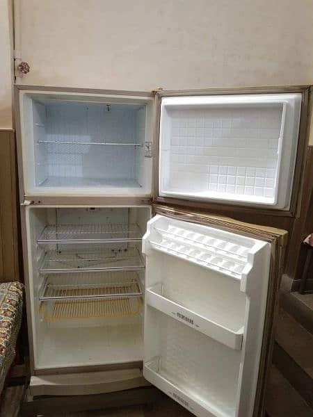 Double door refrigerator in 100% working condition 0