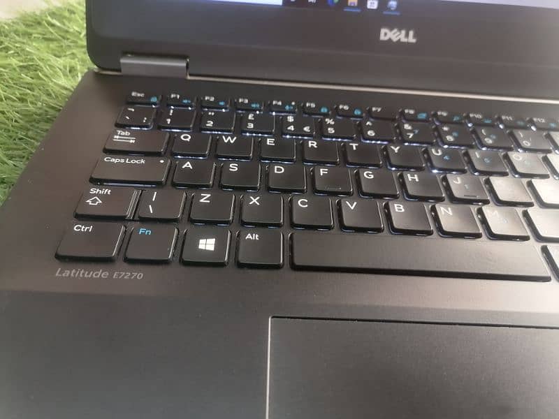 Dell 7270 i7 6th gen with Ddr4 RAM 8