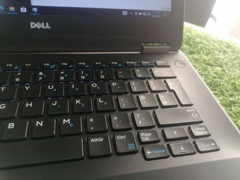 Dell 7270 i7 6th gen with Ddr4 RAM 12