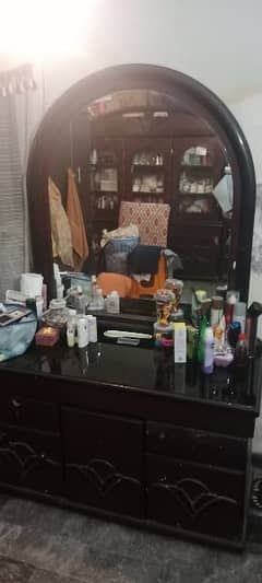 showcase and dressing table for sale dono ka final 10.000.
