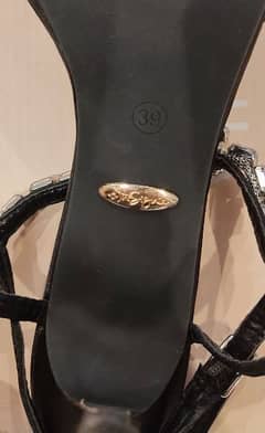green diamond heel brand insignia 0
