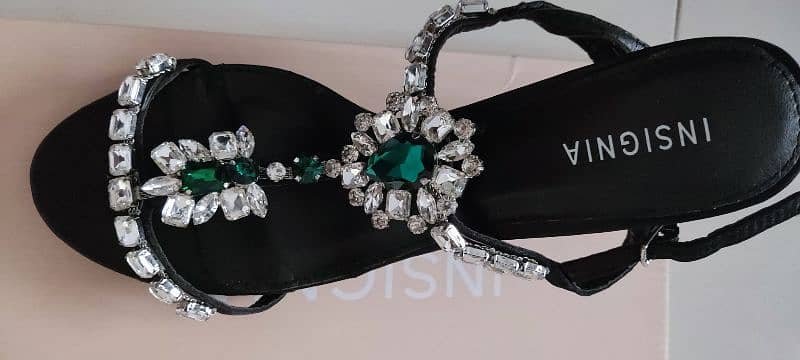 green diamond heel brand insignia 1