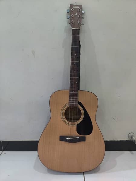 Guitar YAMAHA F310 1