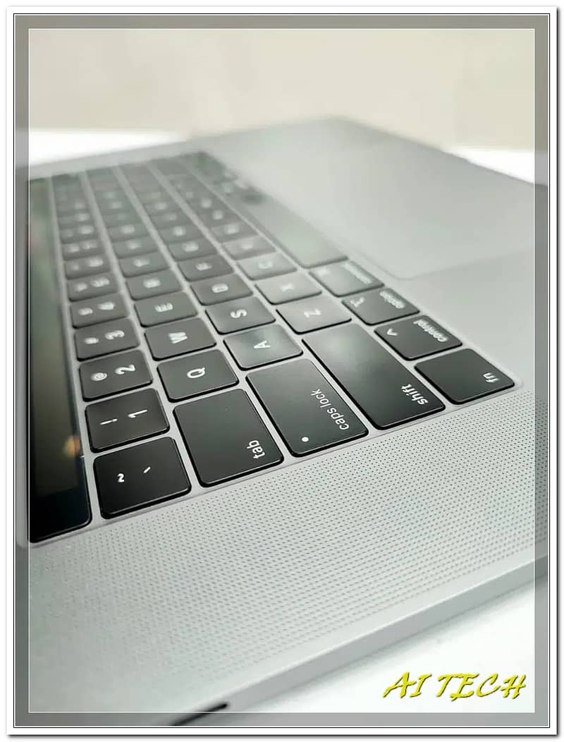 MacBook Pro 2019 Ci9 9th Gen 32GB RAM 500GB SSD 08GB AMD Radeon 5500M 11