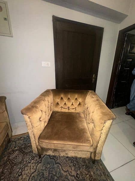 3 seater and 1 seater sofa available in good condition 2
