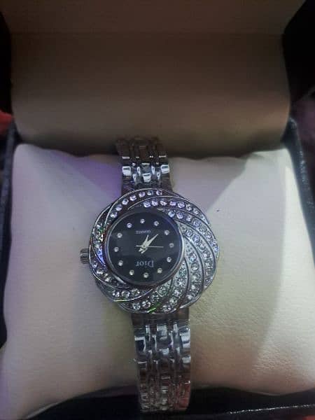 new condition watch female 10/10  condition 3