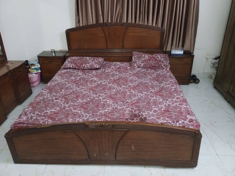 king size bed with 2 side tables & matress, dressing table and divider 2