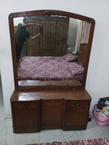 king size bed with 2 side tables & matress, dressing table and divider 3