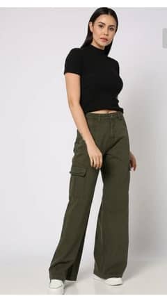 5-pocket pant in twill cotton with a high waist, zip fly and button an