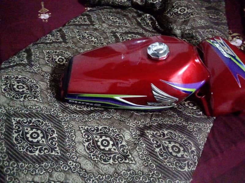 Salam to all  guys 125 orgnl fuel tank set for sale 1
