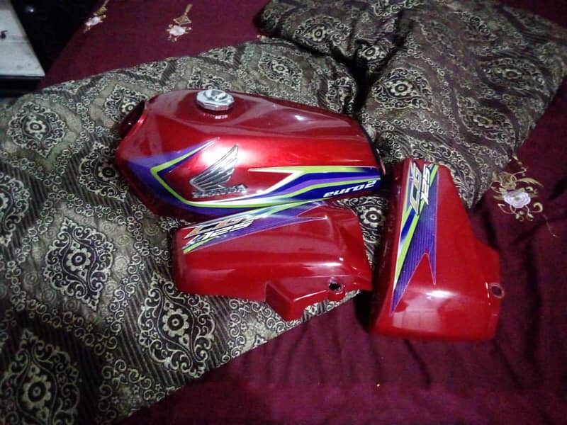 Salam to all  guys 125 orgnl fuel tank set for sale 3