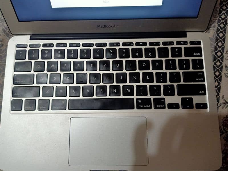 MacBook air 2015 11.3 inch i5 120gb 1
