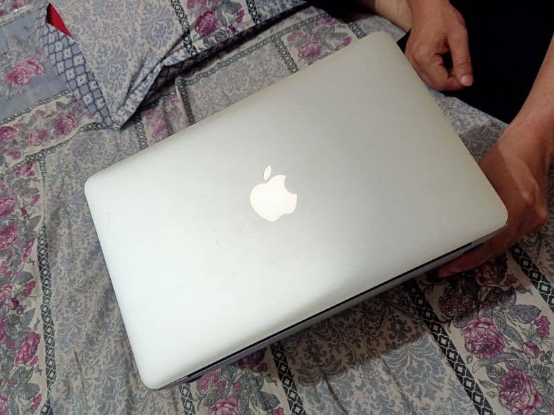 MacBook air 2015 11.3 inch i5 120gb 3