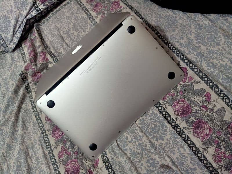 MacBook air 2015 11.3 inch i5 120gb 6