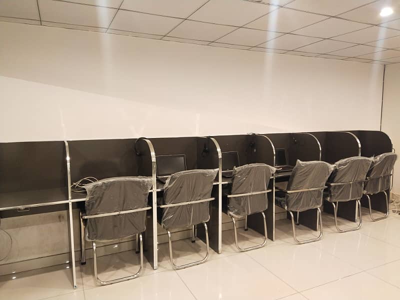800 Sqft Furnished Call Centre Available For Rent 7
