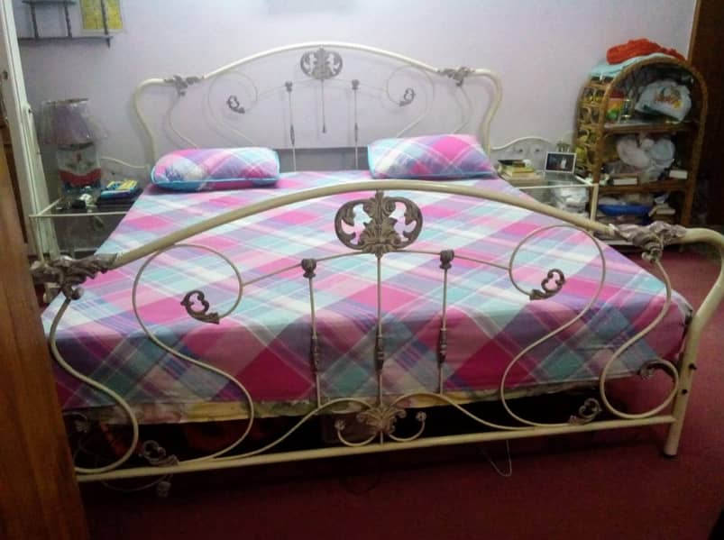 Double bed iron 1