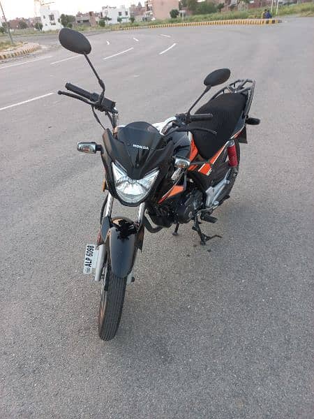 Honda cb 150f bike for sale 2022 model with mint condition 3