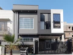Unoccupied On Excellent Location House Of 10 Marla Is Available For Sale In Bahria Town Rawalpindi