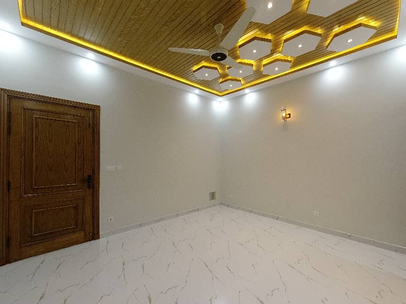 Unoccupied On Excellent Location House Of 10 Marla Is Available For Sale In Bahria Town Rawalpindi 6