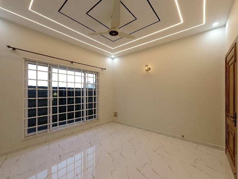 Unoccupied On Excellent Location House Of 10 Marla Is Available For Sale In Bahria Town Rawalpindi 10