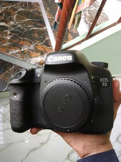 Canon 7D only Body with battery 0