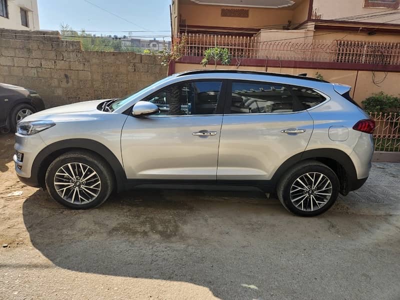 AWD Tucson brand new condition Sep 2022 4