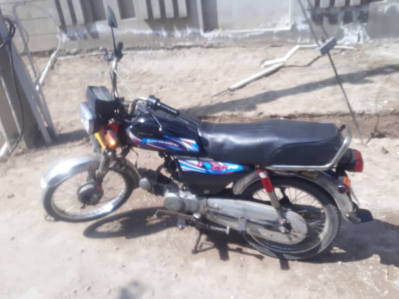 Ravi 70cc motorcyle in v good condition. 1