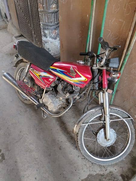 United 125cc red colour bike construction used 1