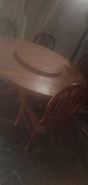 A dinning table with five chairs 1