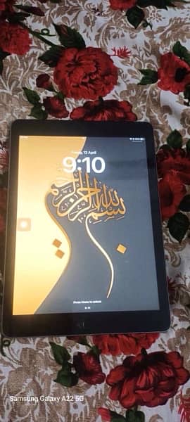 ipad 6 gen 128 gb not a single fault with cover or protector 10/10 4