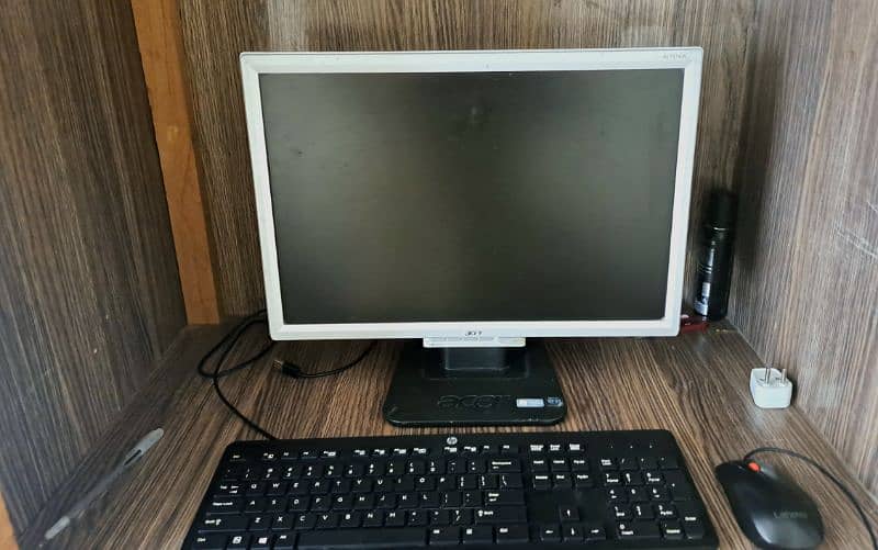 i7 ThinkCentre Tower + 21" Monitor Bundle - Computer For Sale 1