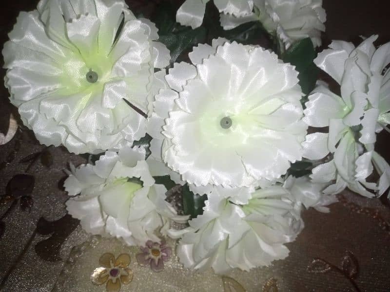 new white Rose Flowers bunch with yellow shade and dark green leaves. 1
