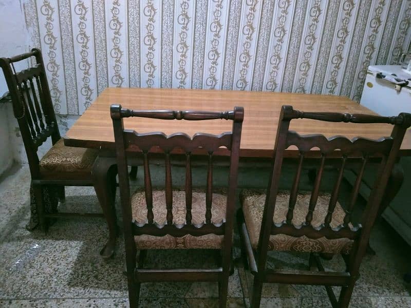 dinning table with 6 wooden chairs 2