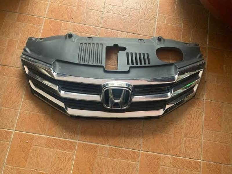 Honda car front grill one month used only . final price , 0