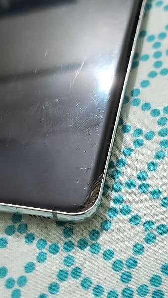 Samsung S10 5g 8/256gb 100% Seald piece minor spot & Crack 4