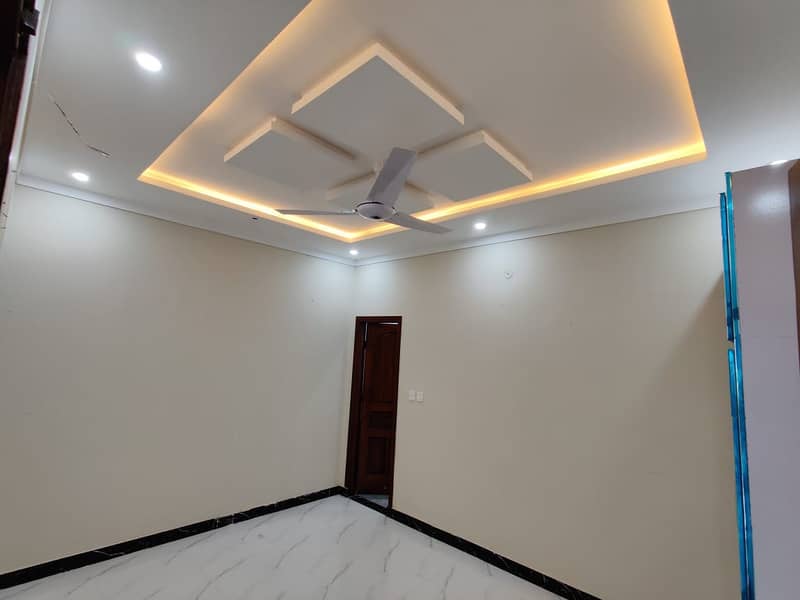 A Very Beautiful House Availible For Rent 
Near Mosque Markaz n Park 3