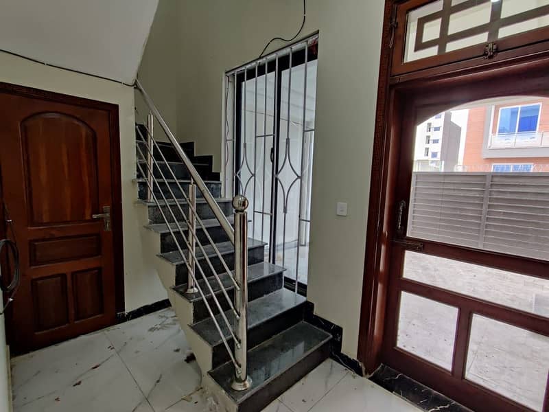 A Very Beautiful House Availible For Rent 
Near Mosque Markaz n Park 24