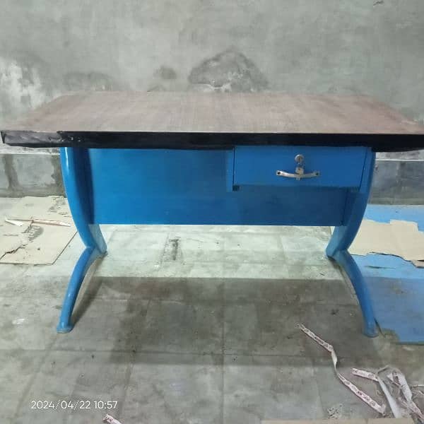 new used good condition office table 3