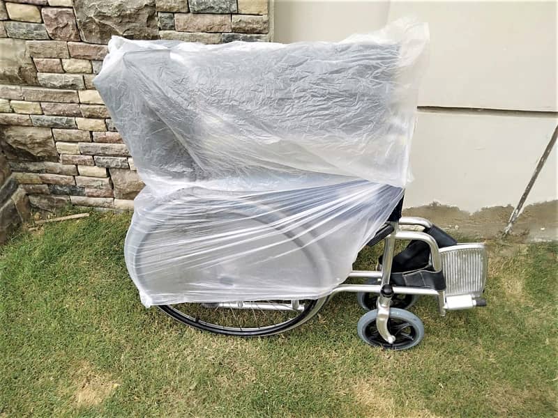 Folding Wheel Chair16000 wali 8700 mein,Read Wheelchair Ad,03022669119 0