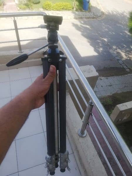 camera tripod, stand for sale 1