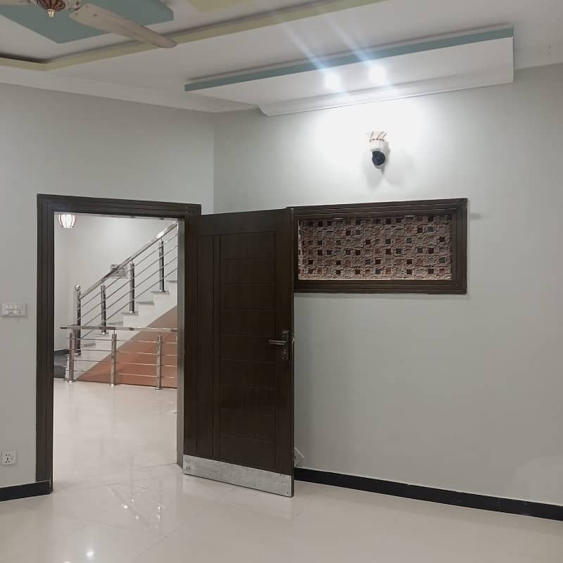 Bahria Town Phase 8 Usman Block
7 Marla Doubl Unit With Gas For Rent 6