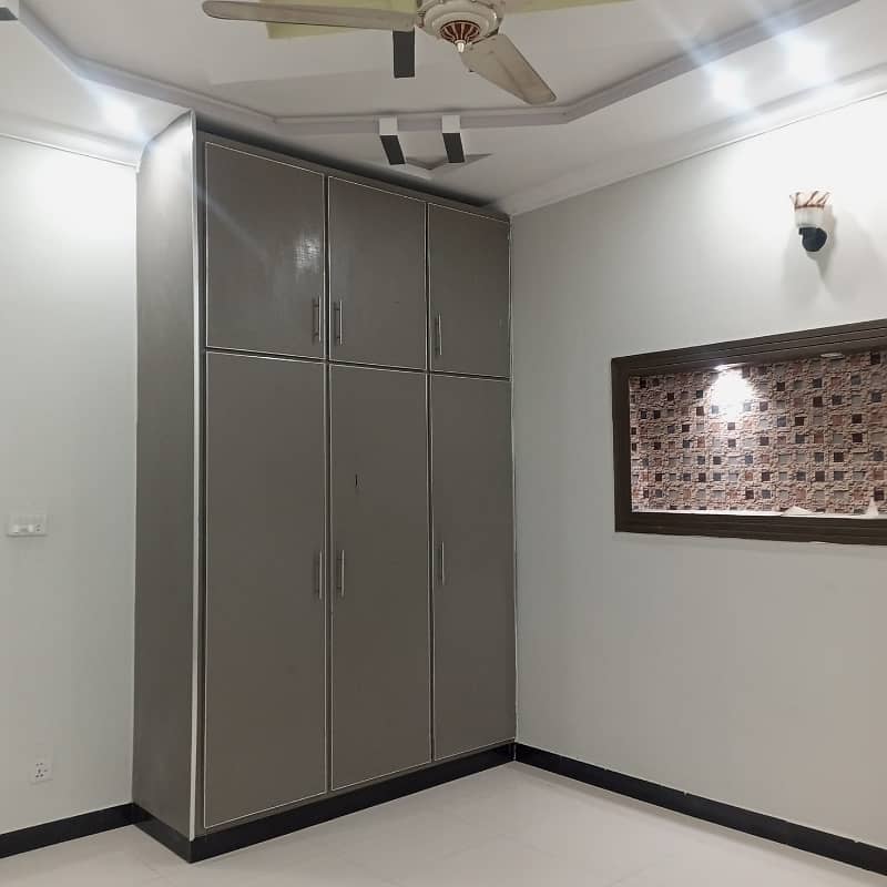 Bahria Town Phase 8 Usman Block
7 Marla Doubl Unit With Gas For Rent 16