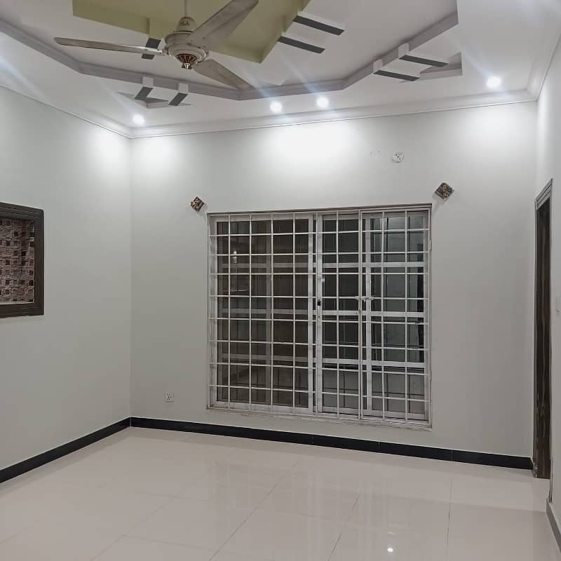 Bahria Town Phase 8 Usman Block
7 Marla Doubl Unit With Gas For Rent 18
