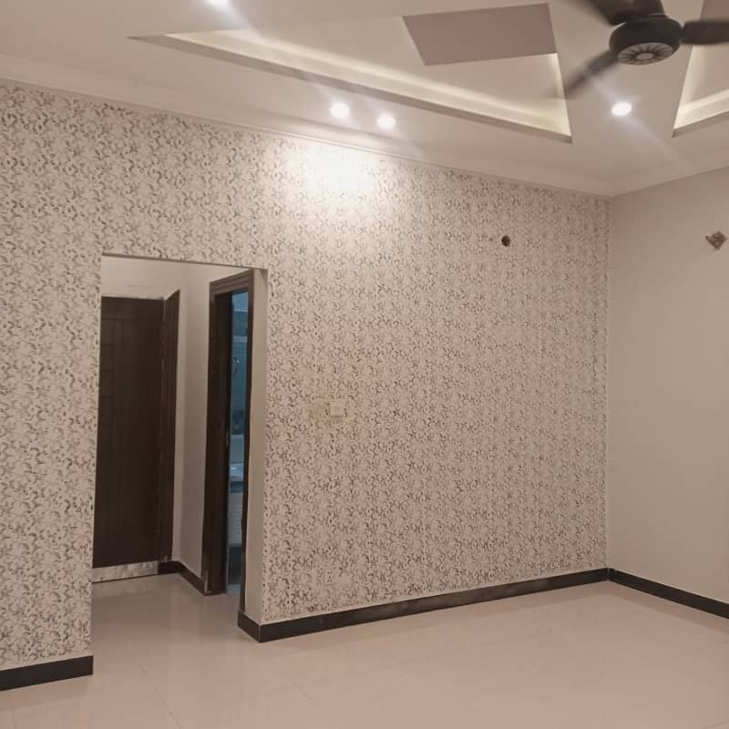 Bahria Town Phase 8 Usman Block
7 Marla Doubl Unit With Gas For Rent 20