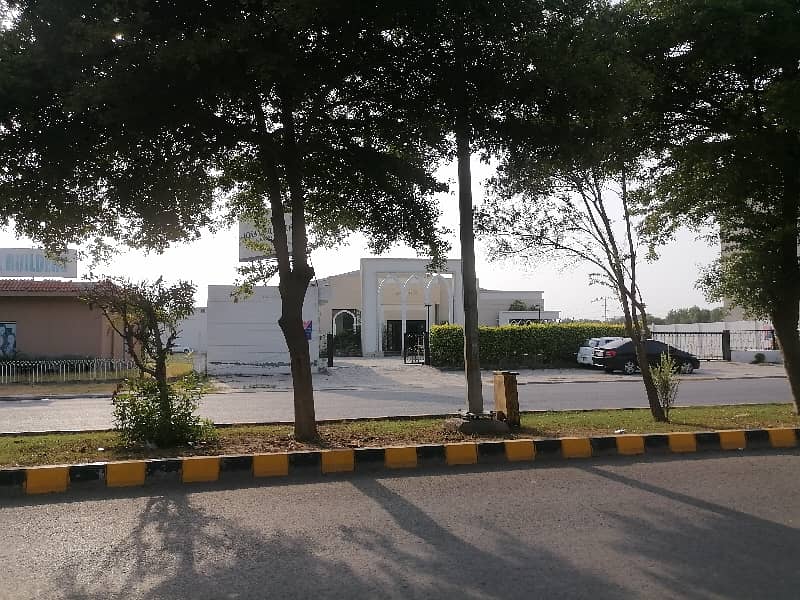 Own A Residential Plot In 1 Kanal Lahore 0