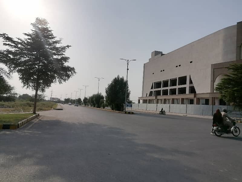 A 10 Marla Residential Plot Has Landed On Market In Paragon City - Orchard 1 Block Of Lahore 4