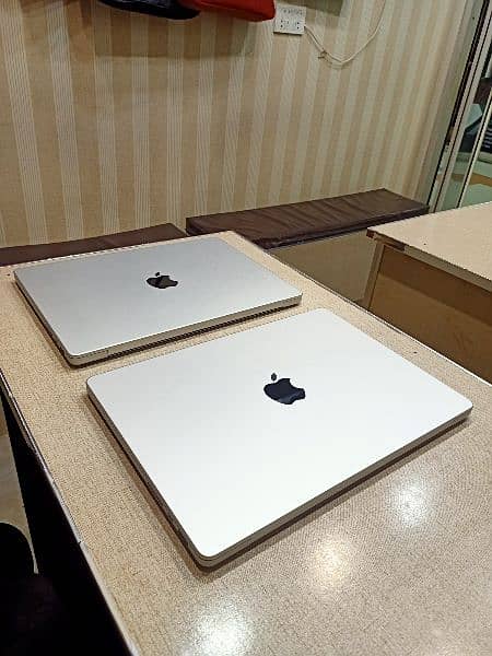 apple MacBook pro m3 max silver 36/1tb SSD 14inch 1