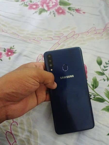 Samsung A 20s 3/32s one hand used phone with box charger 0