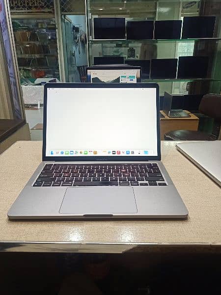 apple MacBook pro 2020 m1 chip space gray 16/256 1